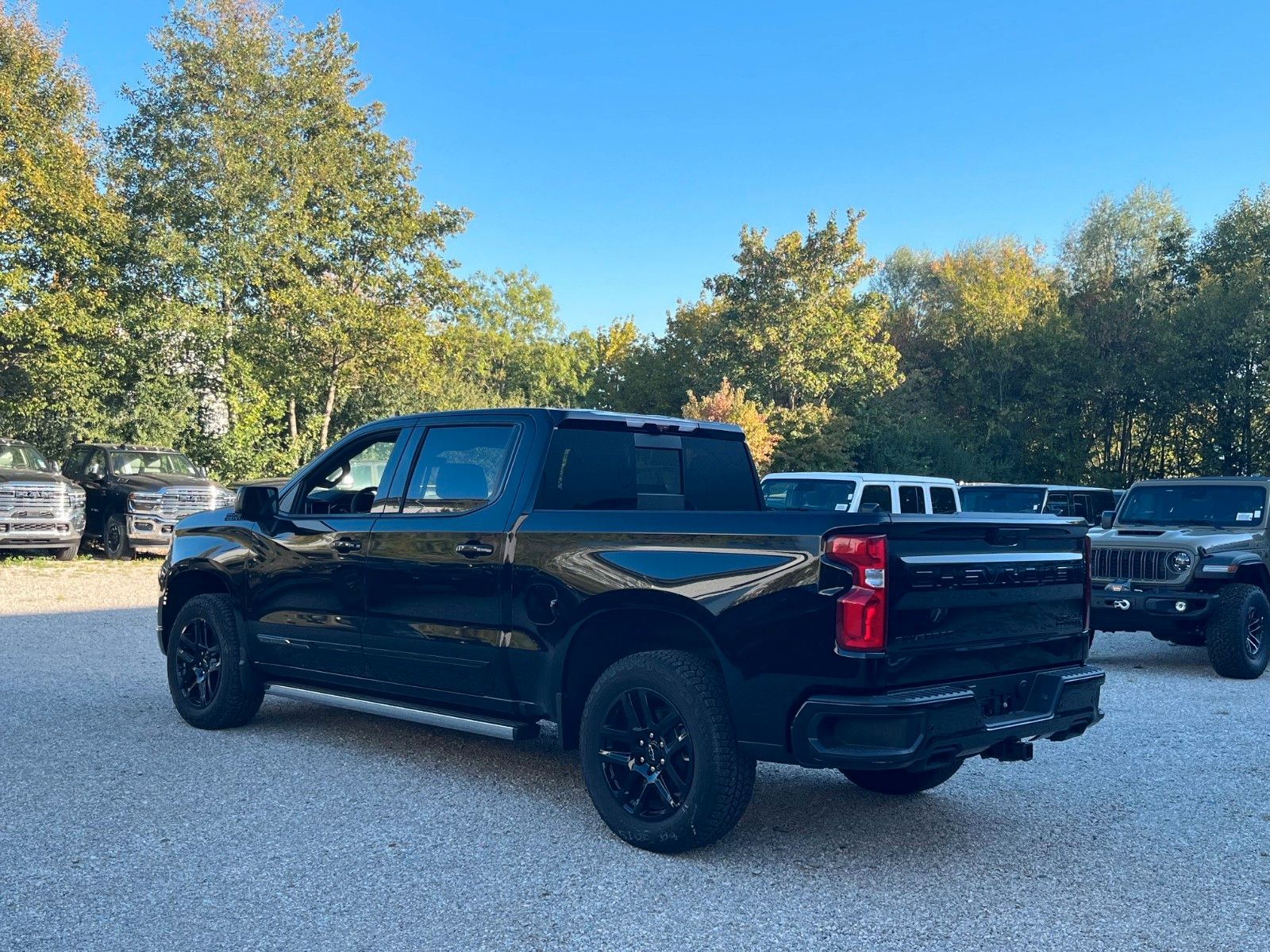 Vehicle photo 7