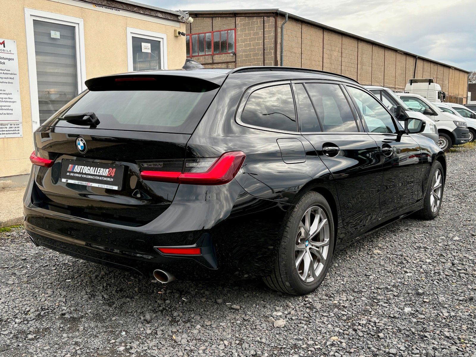 Fahrzeugabbildung BMW 318d Tour Aut. SPORT LINE Navi LED AHK Leder 1HD