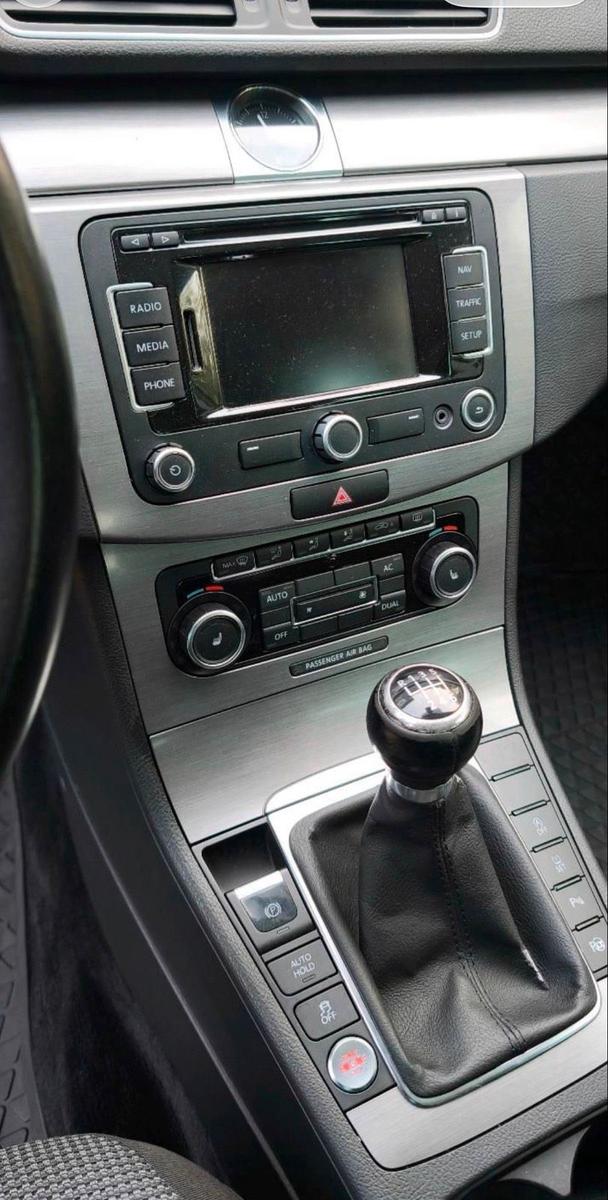 Volkswagen Passat 2011 — photo 7