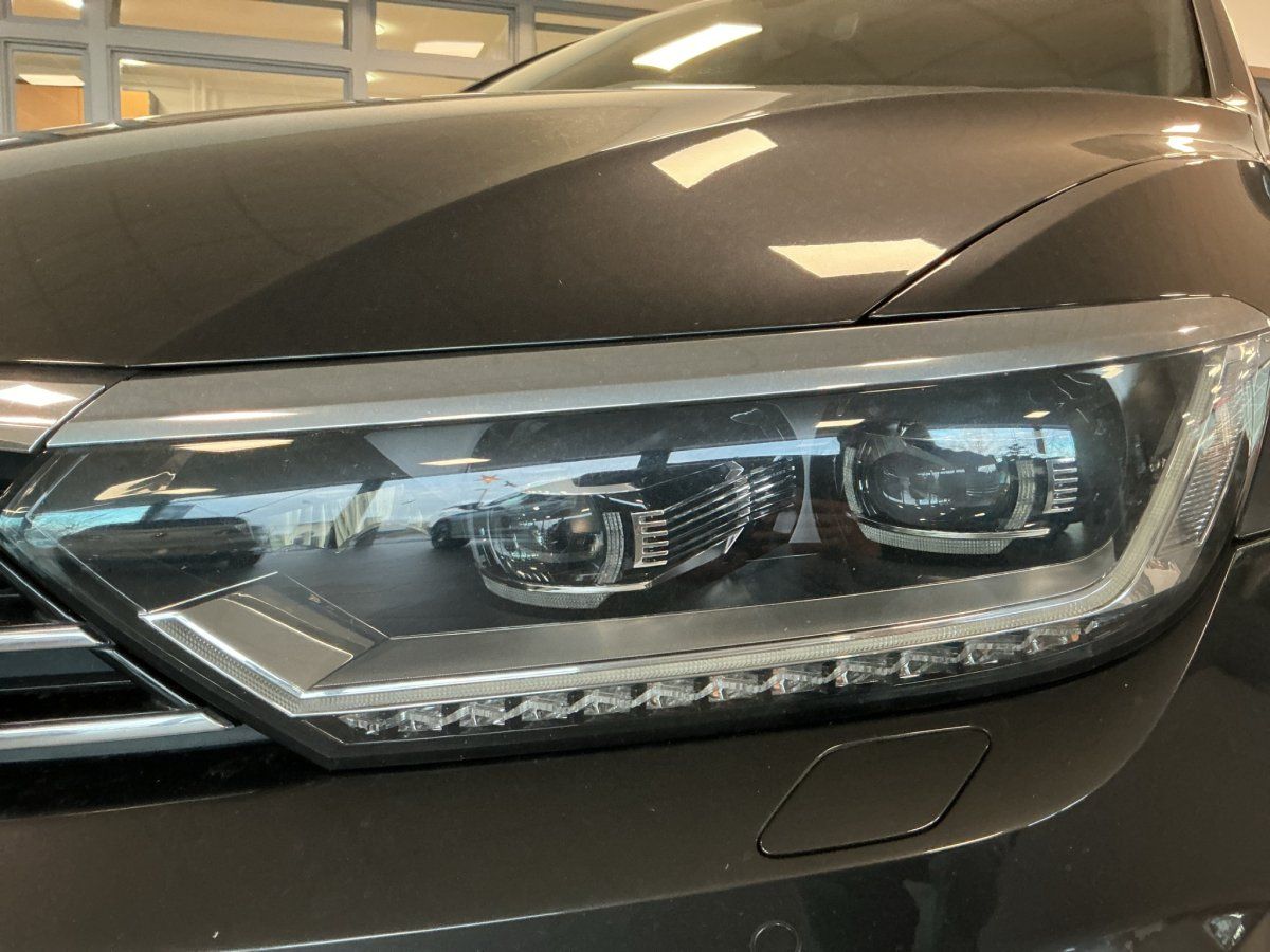 Fahrzeugabbildung Volkswagen Passat Variant Comfortline R-Line 1.4 TSI Navi