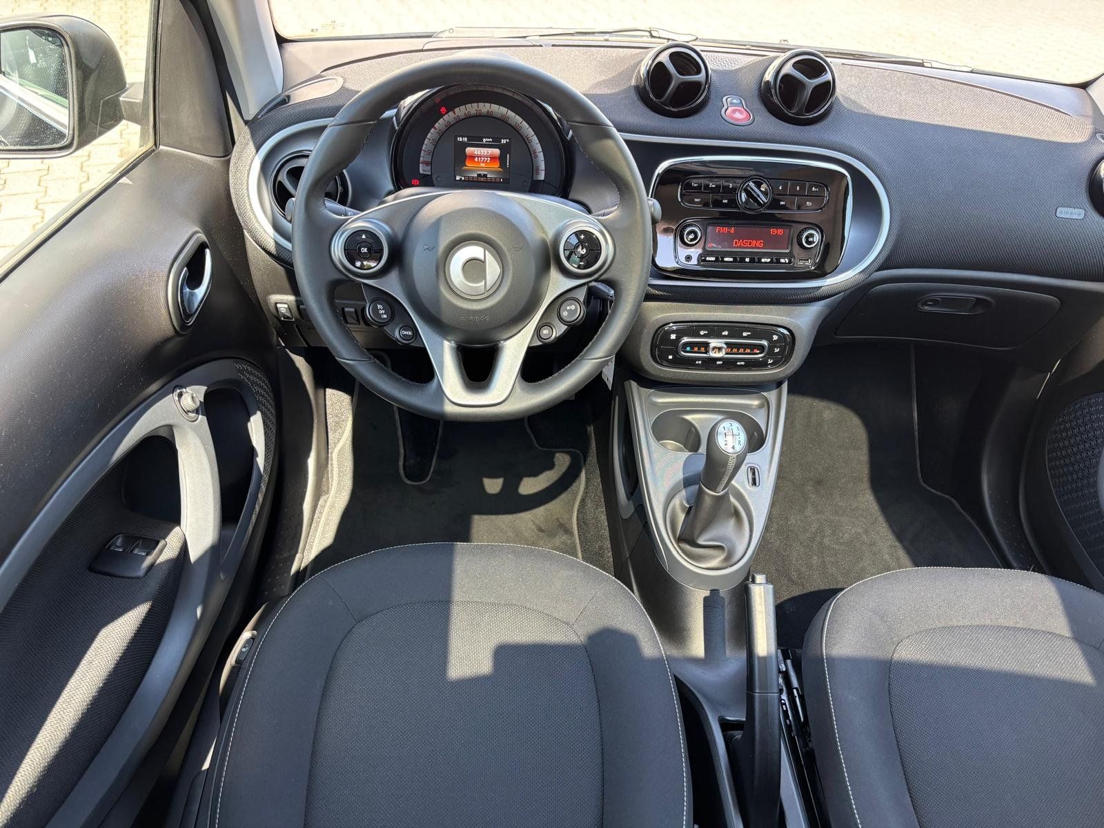 Fahrzeugabbildung Smart fortwo coupe passion (52kW) PANO GJR SITZHEIZUNG
