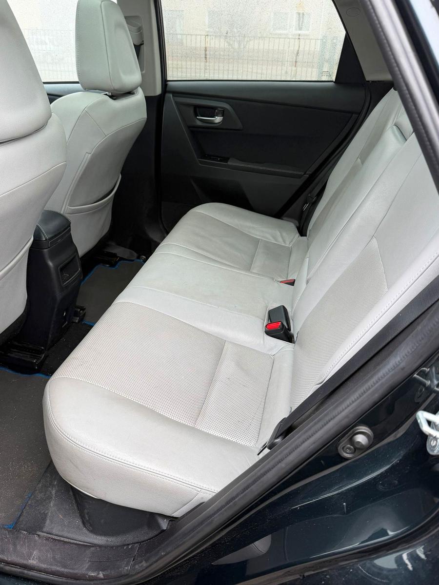 Toyota Auris 2014 — photo 12