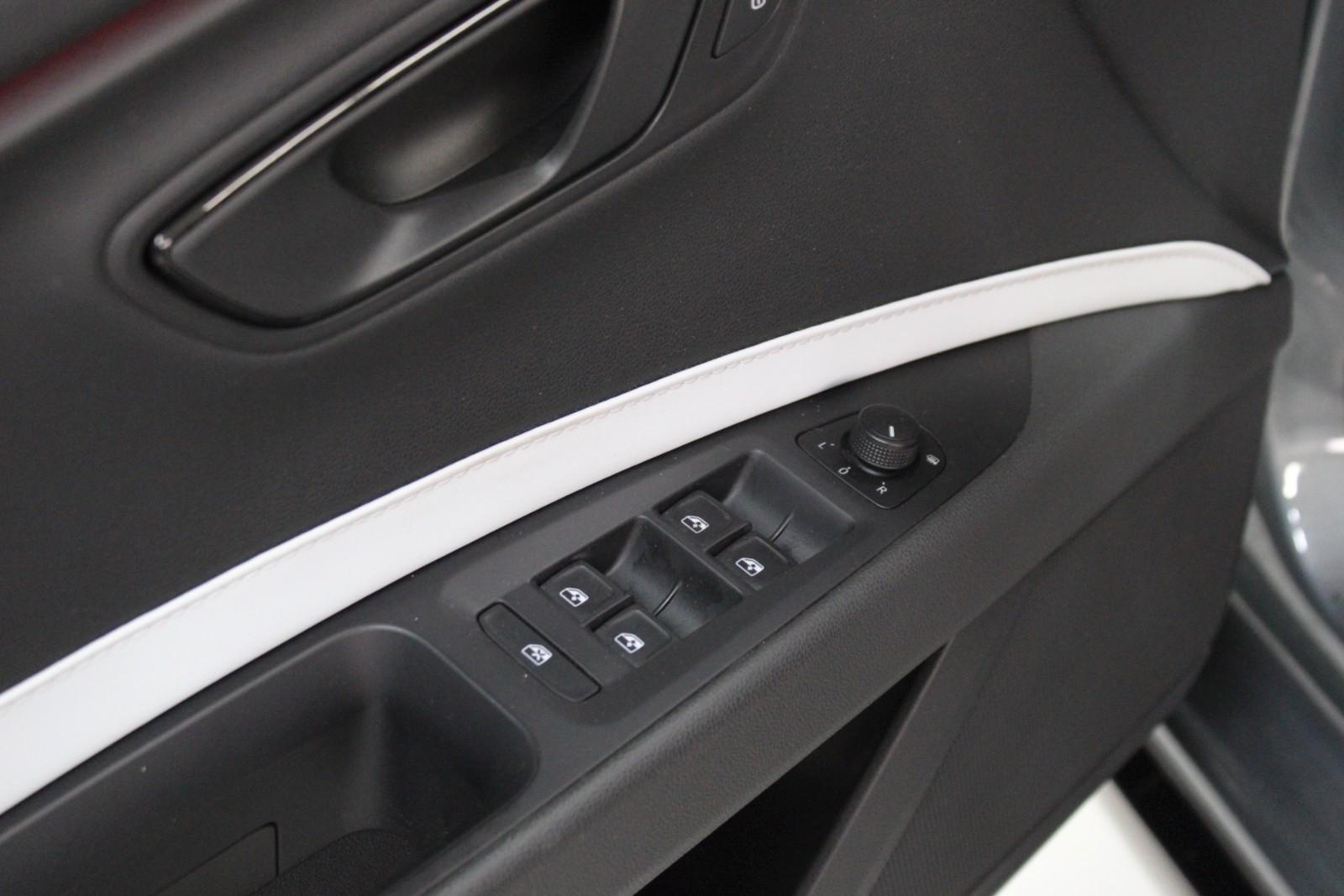 Seat Leon ST Cupra 280 ch DSG – Toit panoramique – Baquets Alcantara – DCC – LED – GPS