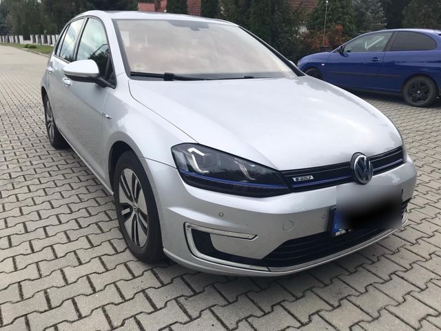 Volkswagen e-Golf Comfortline, 85 KW, EZ 11/2016, 48....