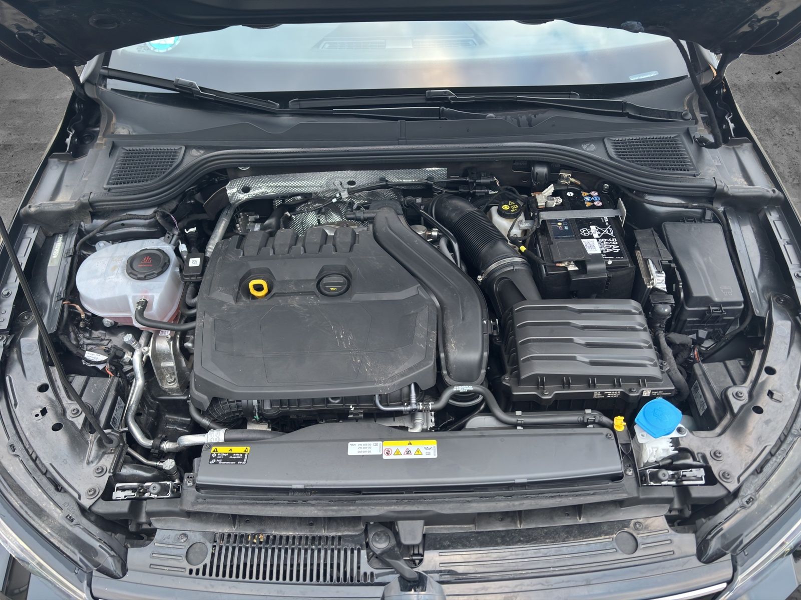 Fahrzeugabbildung Volkswagen Golf VIII TSI Move Climatronic AID PDC SH LM