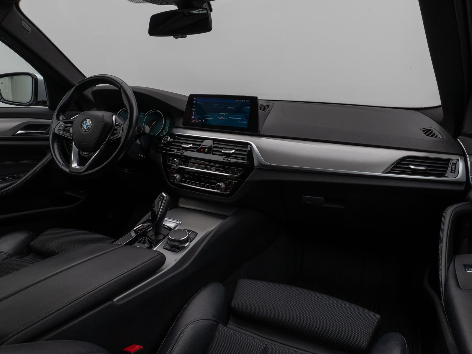 Fahrzeugabbildung BMW 520d  Sport Line HUD HiFi PDC Alarm DisplayKey