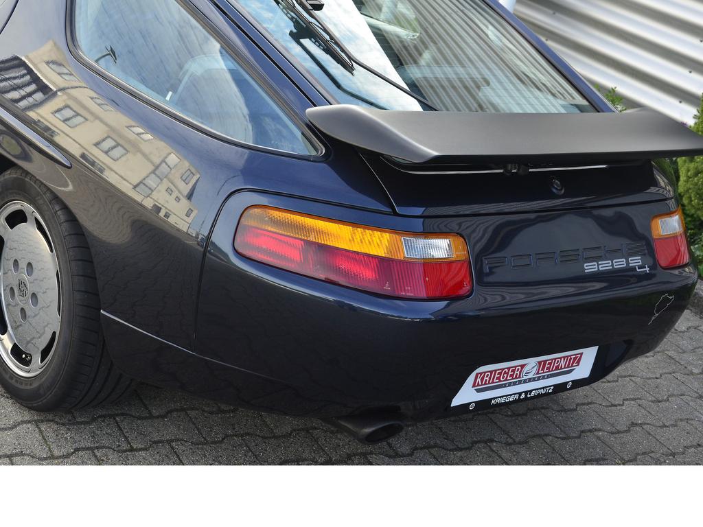 Porsche 928