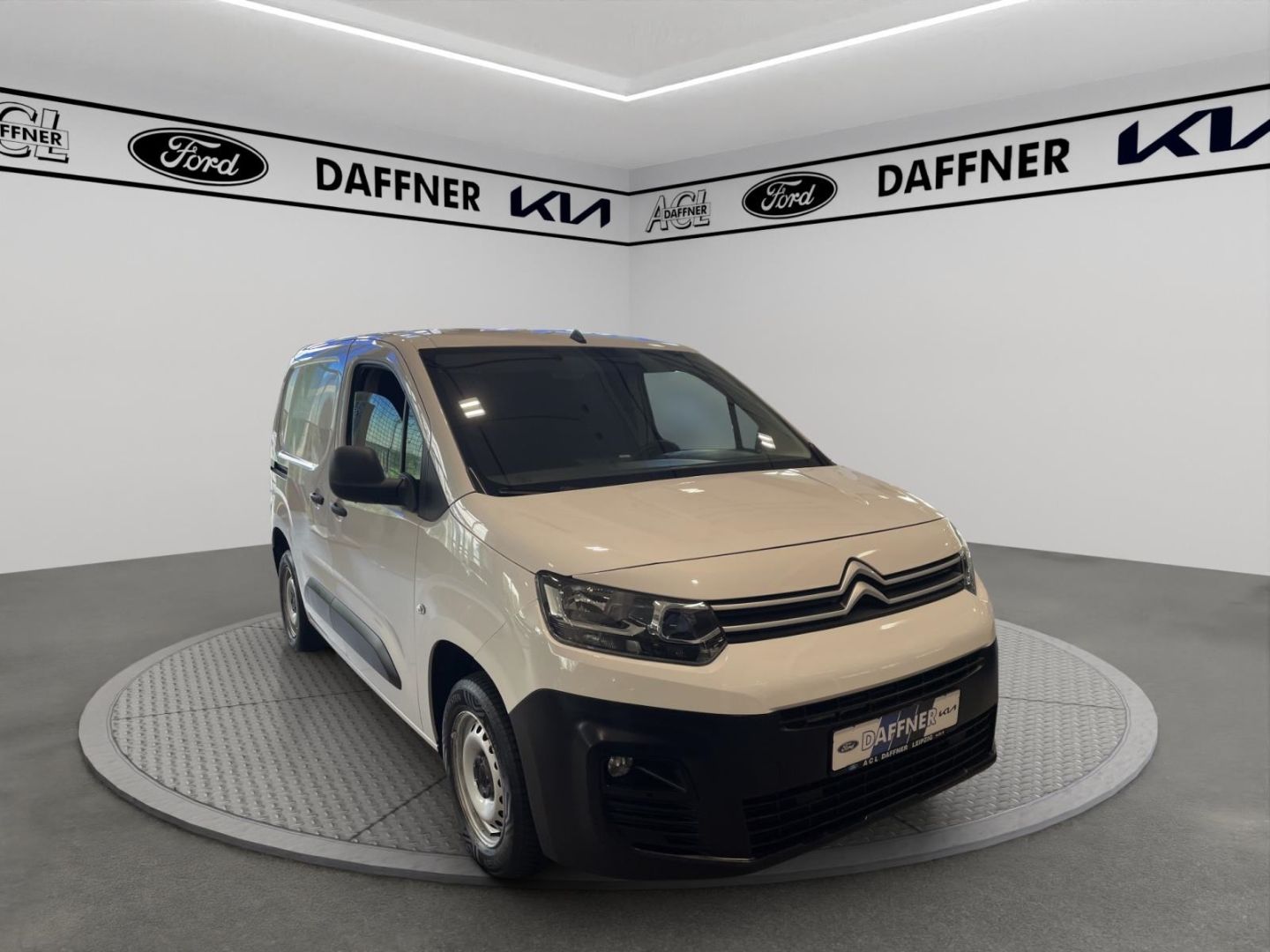Fahrzeugabbildung Citroën Berlingo Kasten Club M L1 AHK Fernlichtass. Temp
