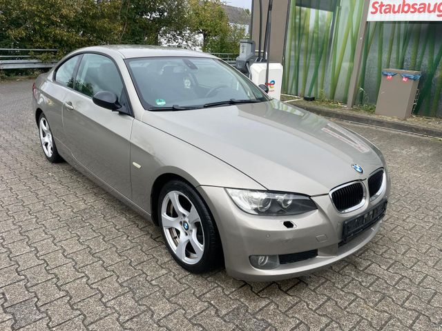 BMW 320 Baureihe 3 Coupe 320i. Motor läuft unruhig