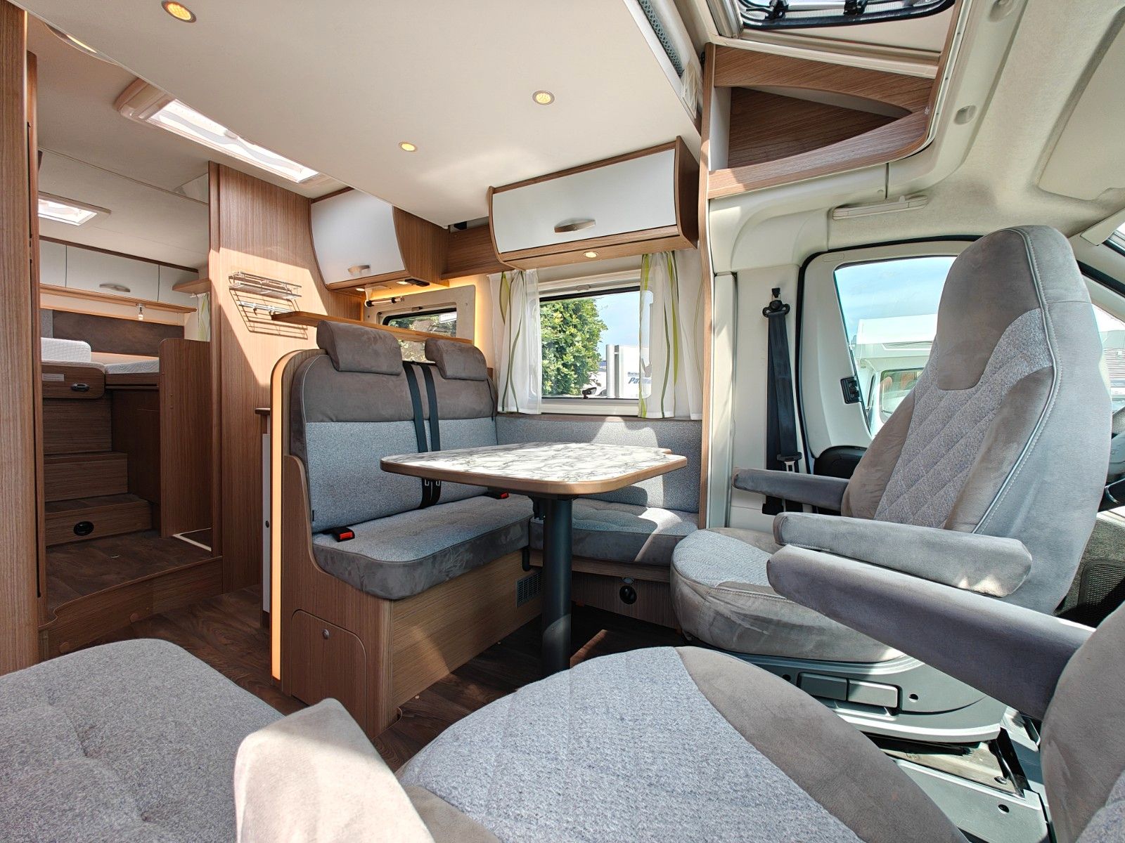 Fahrzeugabbildung Carado T-447 Clever+ Edition - SAT, TV, A/T, Hubbett -