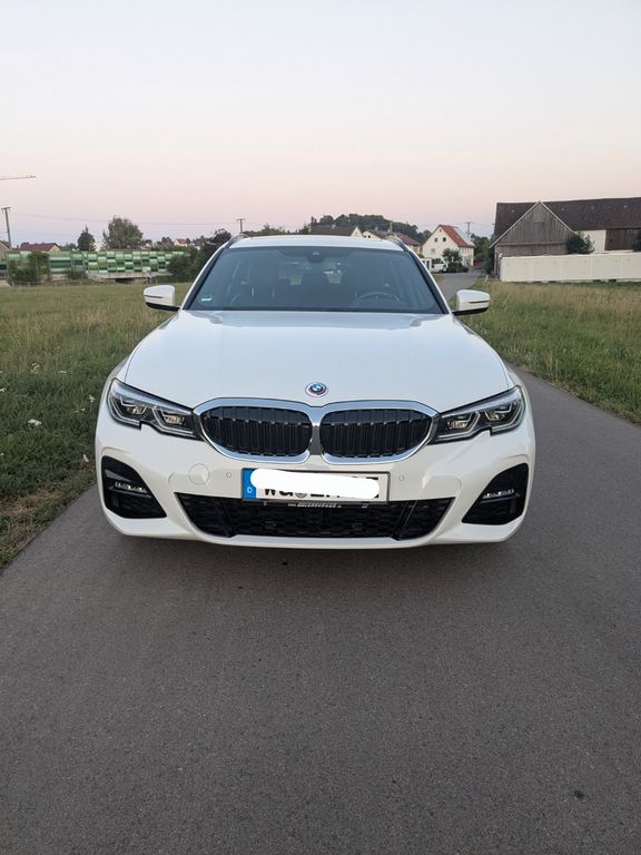 Image of BMW 330