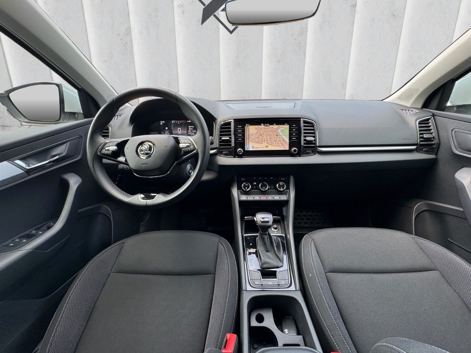 Fahrzeugabbildung SKODA Karoq 1.5L*DSG*AHK*Navi*LED*Kamera*TOP**