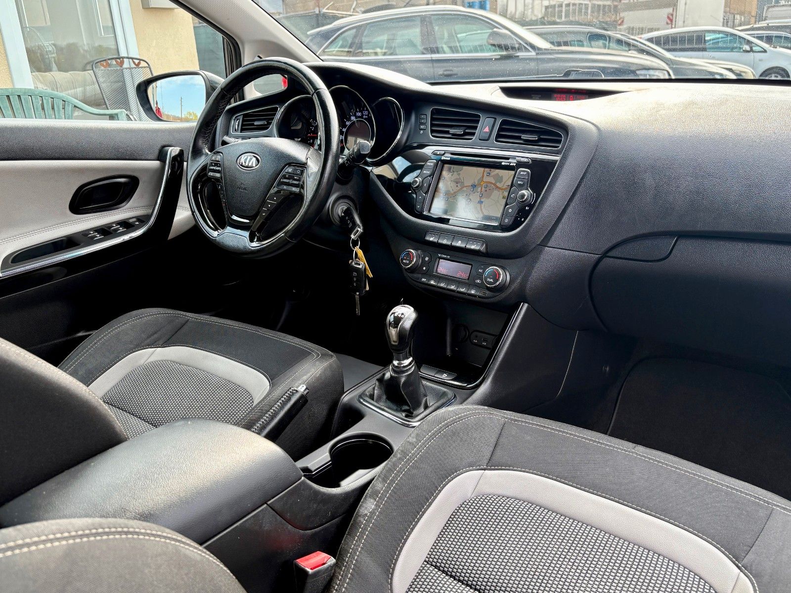 Fahrzeugabbildung Kia cee'd Sportswagon 1.6 CRDi Navi AHK Kamera 2.HD