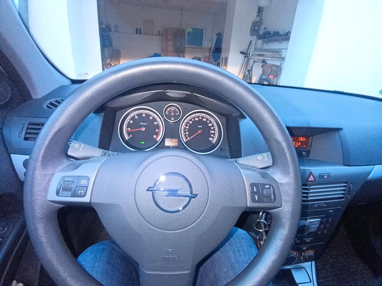 Opel Astra 2005 — photo 12