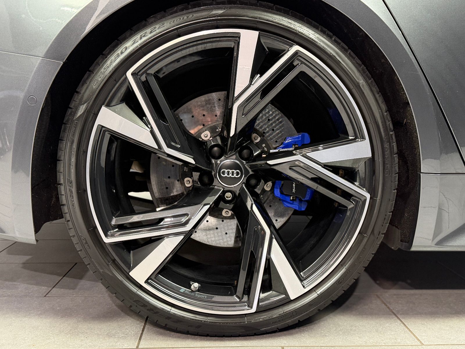 Fahrzeugabbildung Audi RS6 Avant 4.0 TFSI quattro |KERAMIK|B/O