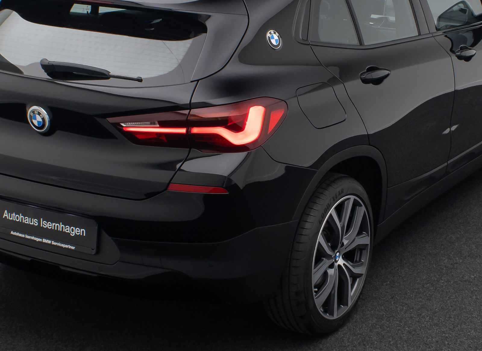 Fahrzeugabbildung BMW X2 sD18i AdvantagePlus HiFi DAB Sportsitz 19Zoll