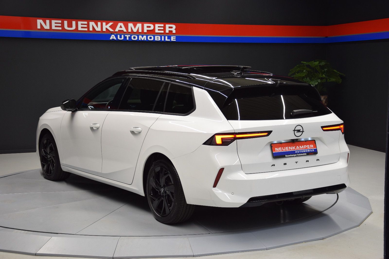 Fahrzeugabbildung Opel Astra L Sports Tourer GS 360° AHK Tempomat Pano