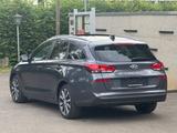 Hyundai i30 cw YES! Plus /Panorama/Navi/R-Kamera/2-Hand - Hyundai i30: Automatik
