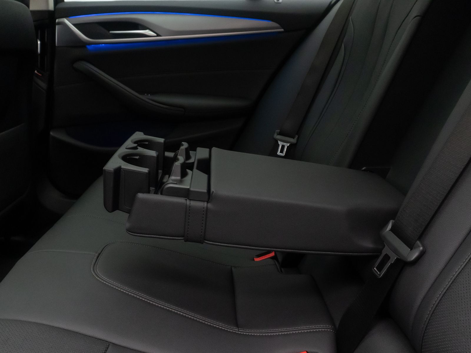 Fahrzeugabbildung BMW 520d ACC 360&deg;HUD DAB Panorama 4xKlima Komfort