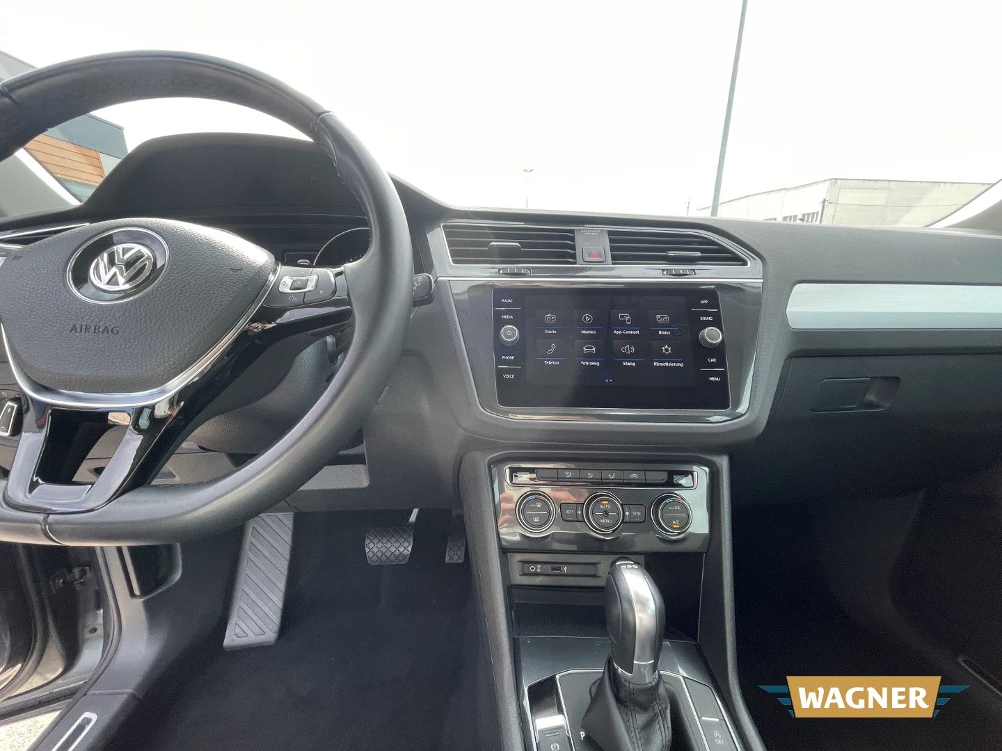 Fahrzeugabbildung Volkswagen Tiguan Comfortline  Automatik 4Motion