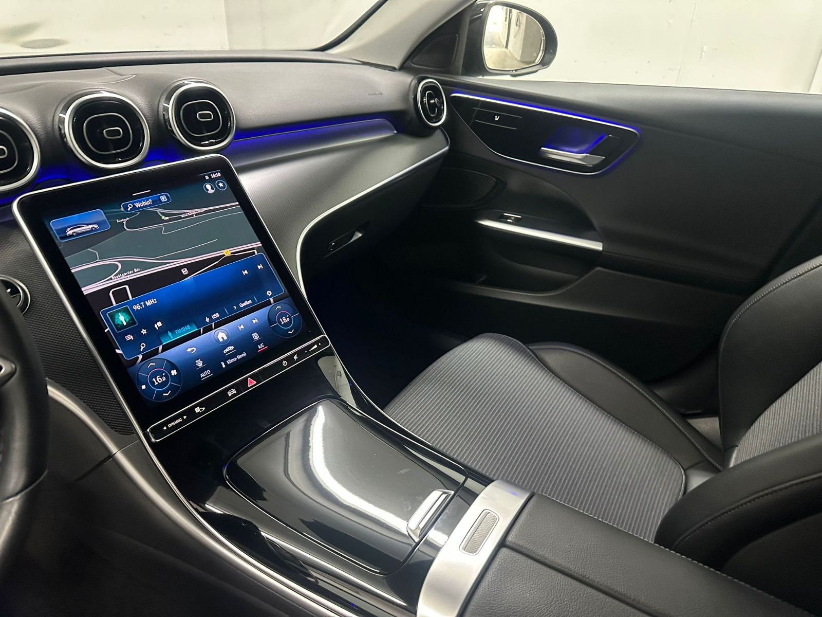 Fahrzeugabbildung Mercedes-Benz C 220 d T Autom. *AVANTGARDE*DISTRO*AHK*NIGHT