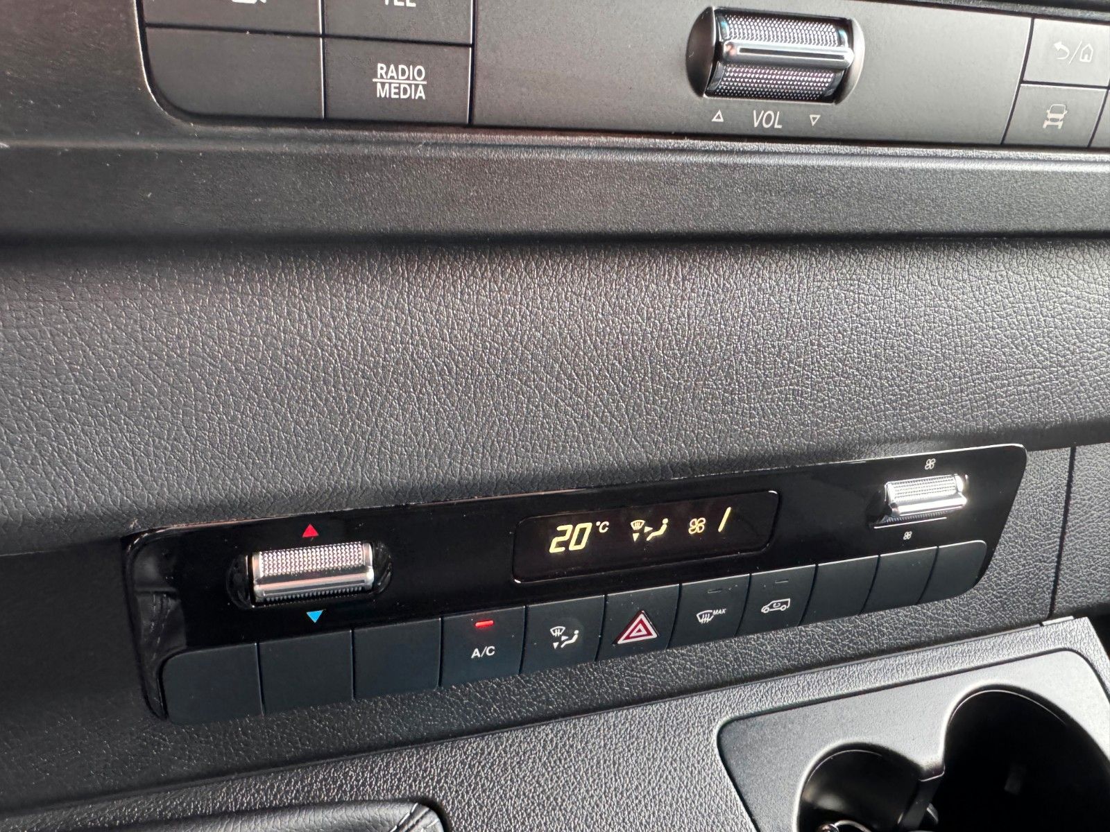 Fahrzeugabbildung Mercedes-Benz Sprinter 315 CDI Möbelkoffer Treppe Windabweiser