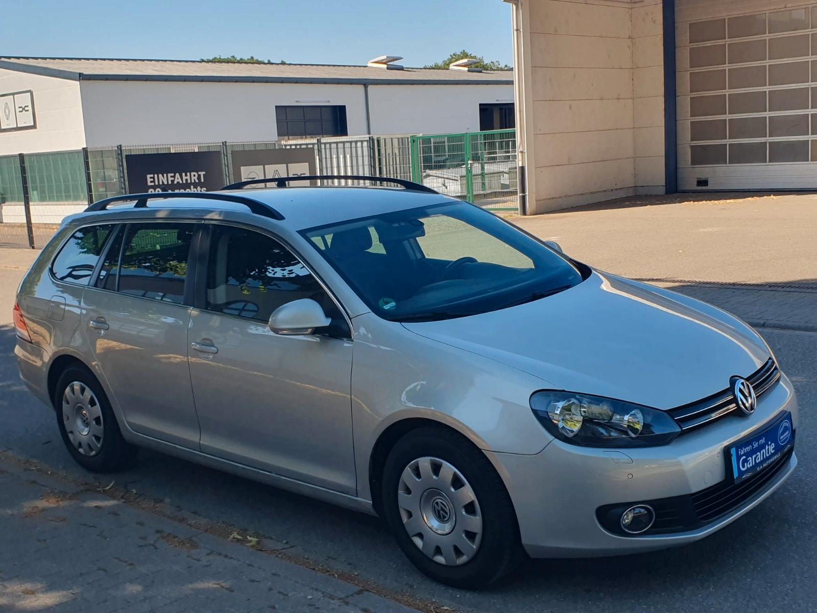 Volkswagen Golf 2010 — interior