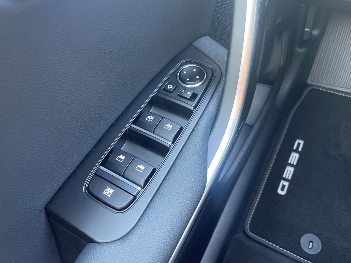 Fahrzeugabbildung Kia Ceed Ultimate Edition DCT,JBL,LED, Kamera,Tot.Wi