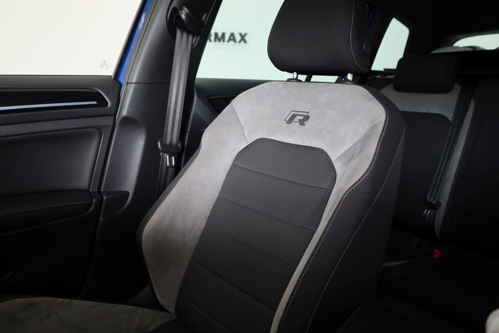 Fahrzeugabbildung Volkswagen Golf VII Variant R 4M Navi,Bi-Xenon,SH,PDC