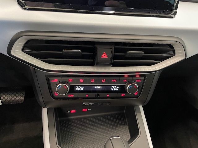 Fahrzeugabbildung SEAT Arona Road Edition Navi LED VerkehrszeichERK Nav