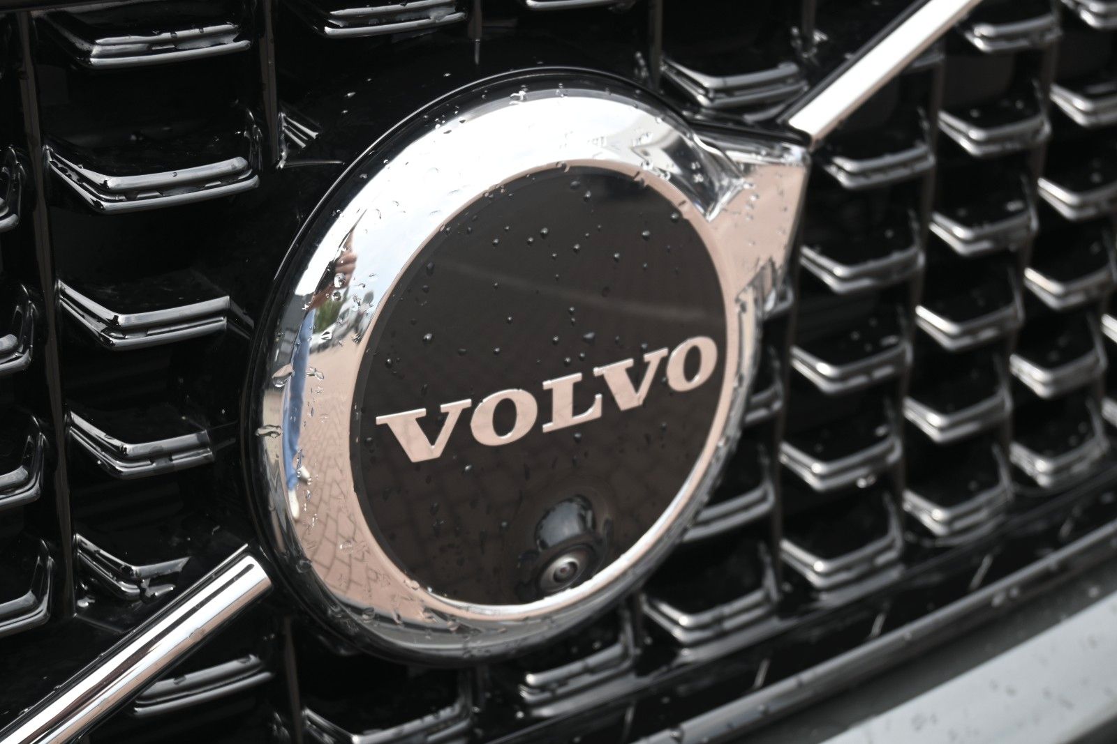 Fahrzeugabbildung Volvo XC40 B3 DKG Plus Dark*STDHZG*360°*H&K*ACC