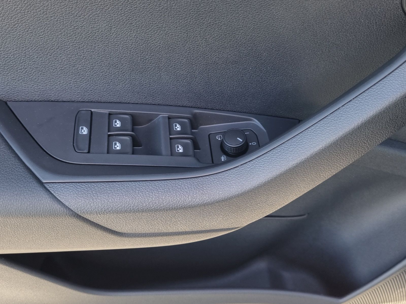 Fahrzeugabbildung SKODA Karoq Balance 1,5TSI Garantie +3 Fahrassi