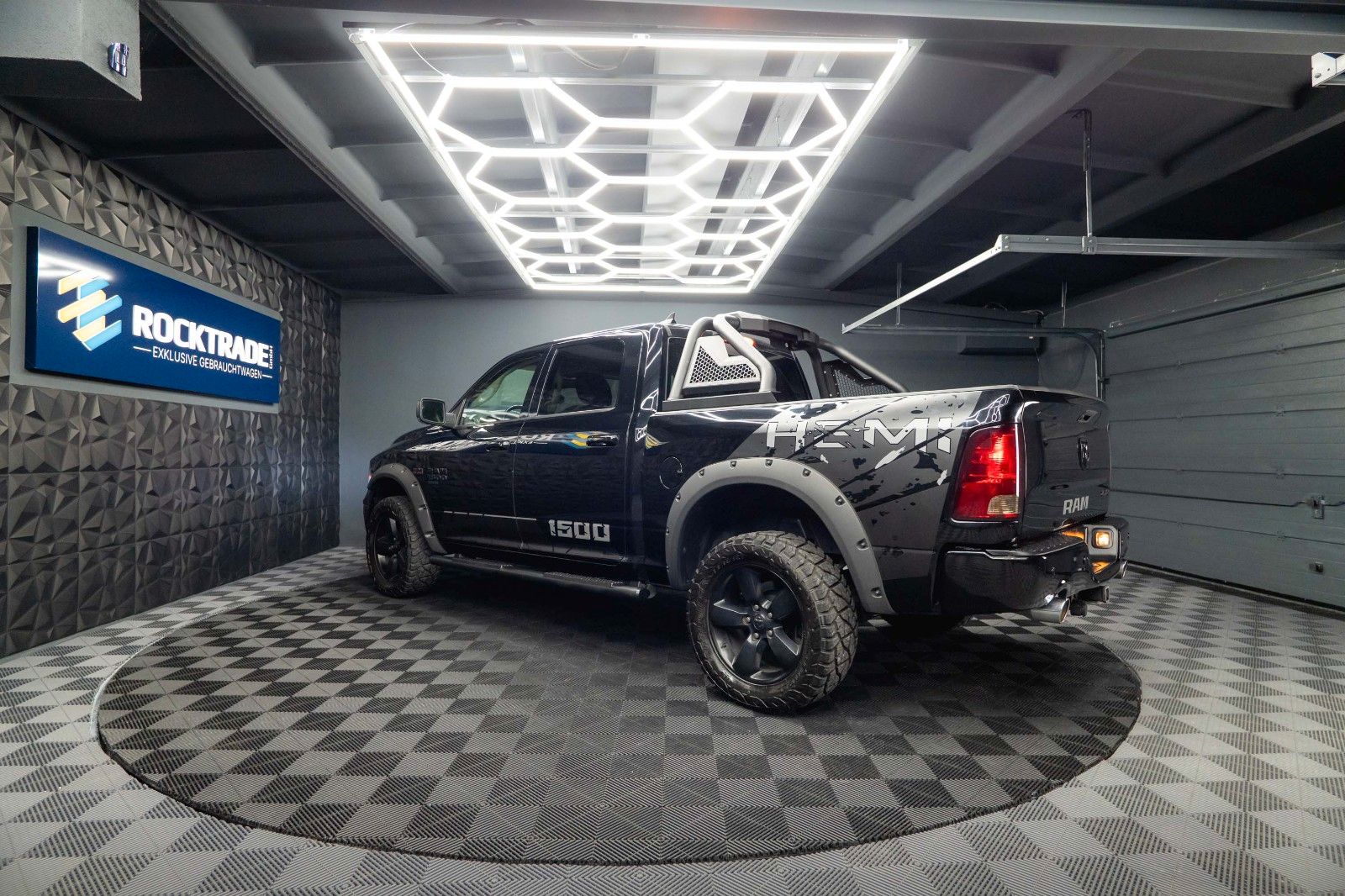 Fahrzeugabbildung Dodge RAM 5.7 V8 HEMI 4x4 OFFROAD Night-Paket *LED*AHK
