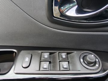 Renault Captur Helly Hansen*Autom*Navi*Kamera*PDC*SHZ*