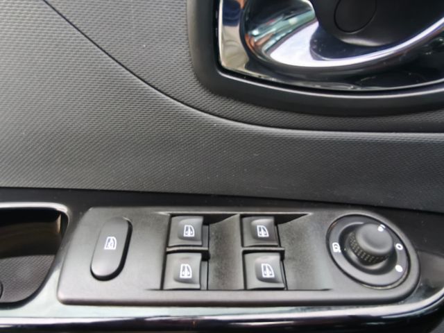 Renault Captur Helly Hansen*Autom*Navi*Kamera*PDC*SHZ*