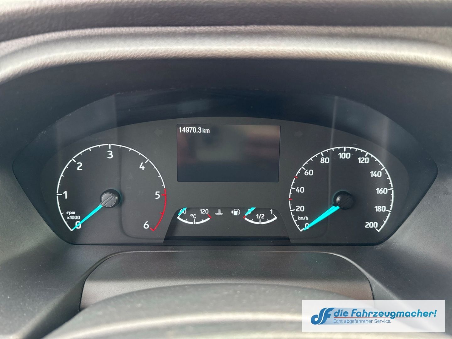 Fahrzeugabbildung Ford Transit Pritsche 350 L2 Doppelkabine Basis AHK D