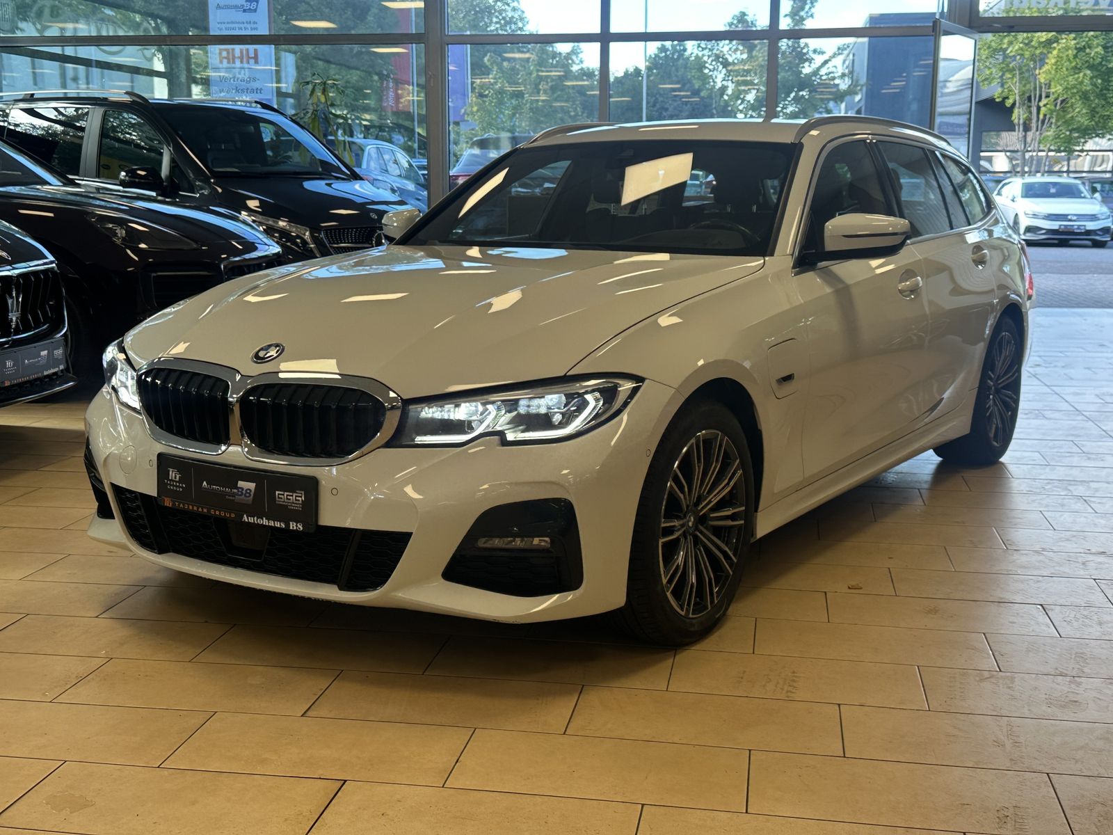 BMW 330 xDrive*M Sport*AHK*ACC*HUD*Cam*HiFi*Laser*1H