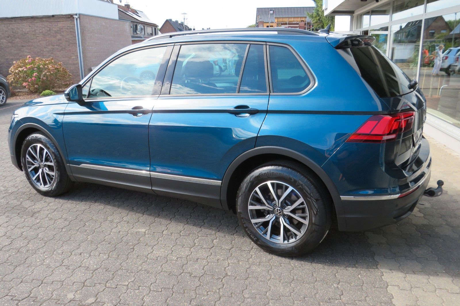 Fahrzeugabbildung Volkswagen Tiguan Life DSG AHK KAMERA ACC PDC SITZH. NAVI 1