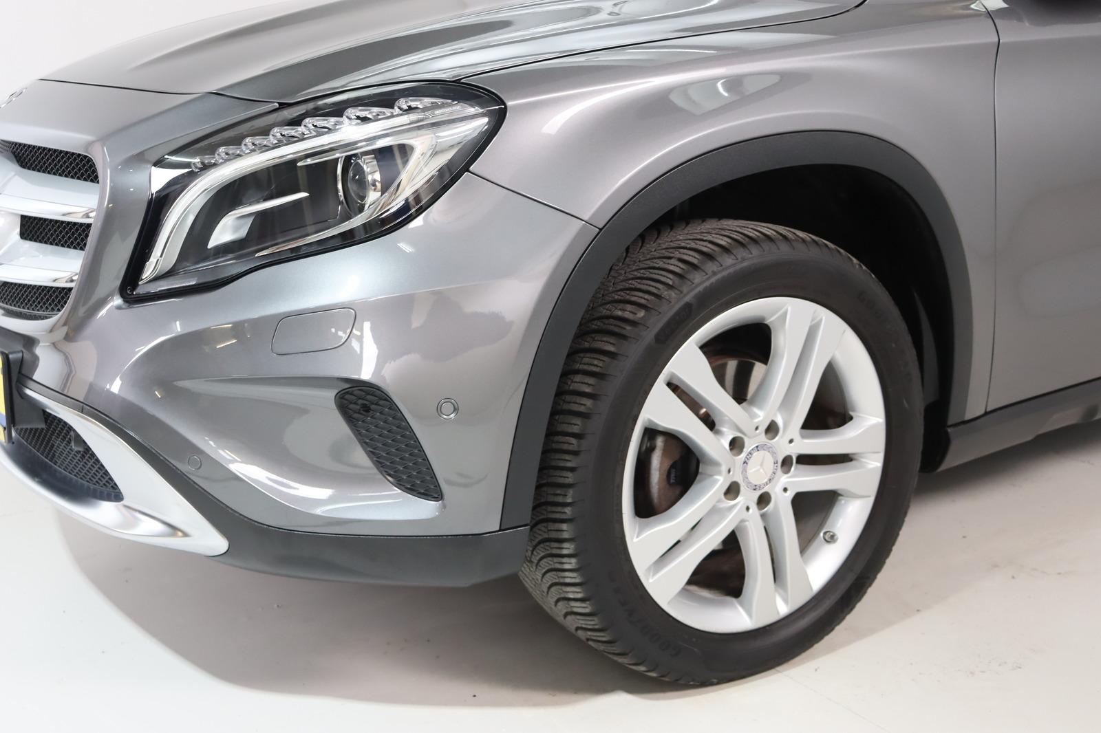 Mercedes-Benz GLA 200 Score * Bi- Xenon * Navi * SHZ *