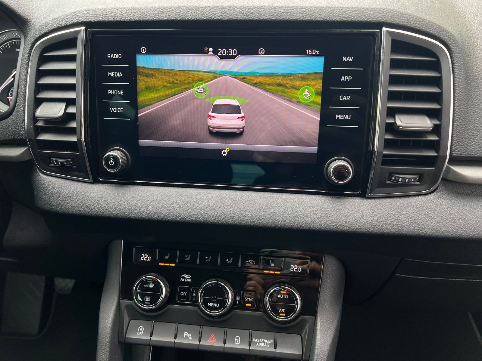 Fahrzeugabbildung SKODA Karoq Ambition 1.5 TSI *AHK, SmartLink, Kamera,