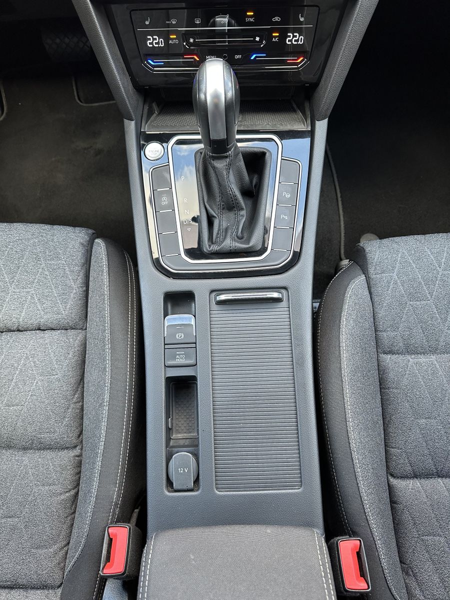 Fahrzeugabbildung Volkswagen Passat Variant Business NAV+IQ-LIGHT+AHK+KAM+VC
