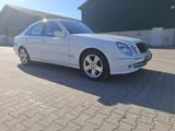 Mercedes-Benz E 500 AVANTGARDE, 2. Hand, nur 68.000km - weiße Mercedes-Benz E 500
