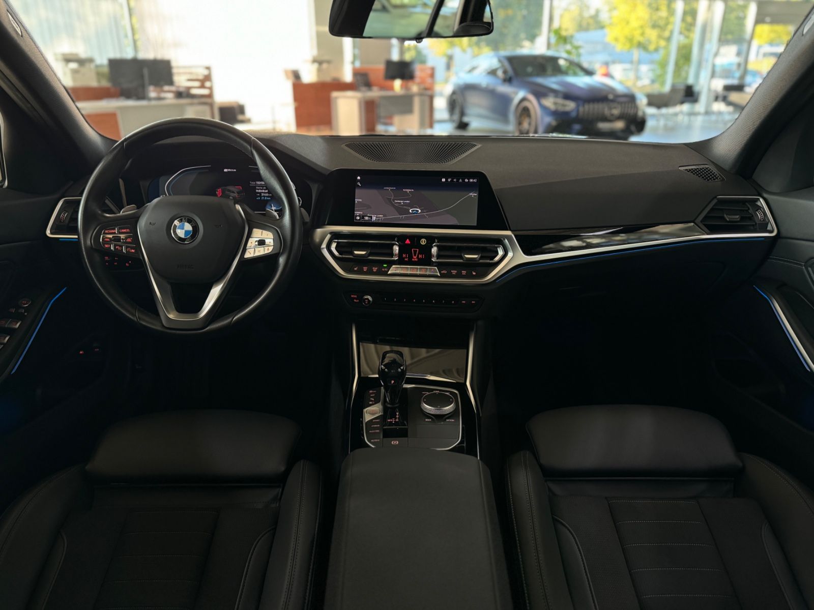 Fahrzeugabbildung BMW 320e xD Sport Line ACC Komfort HUD 360°Laser DAB