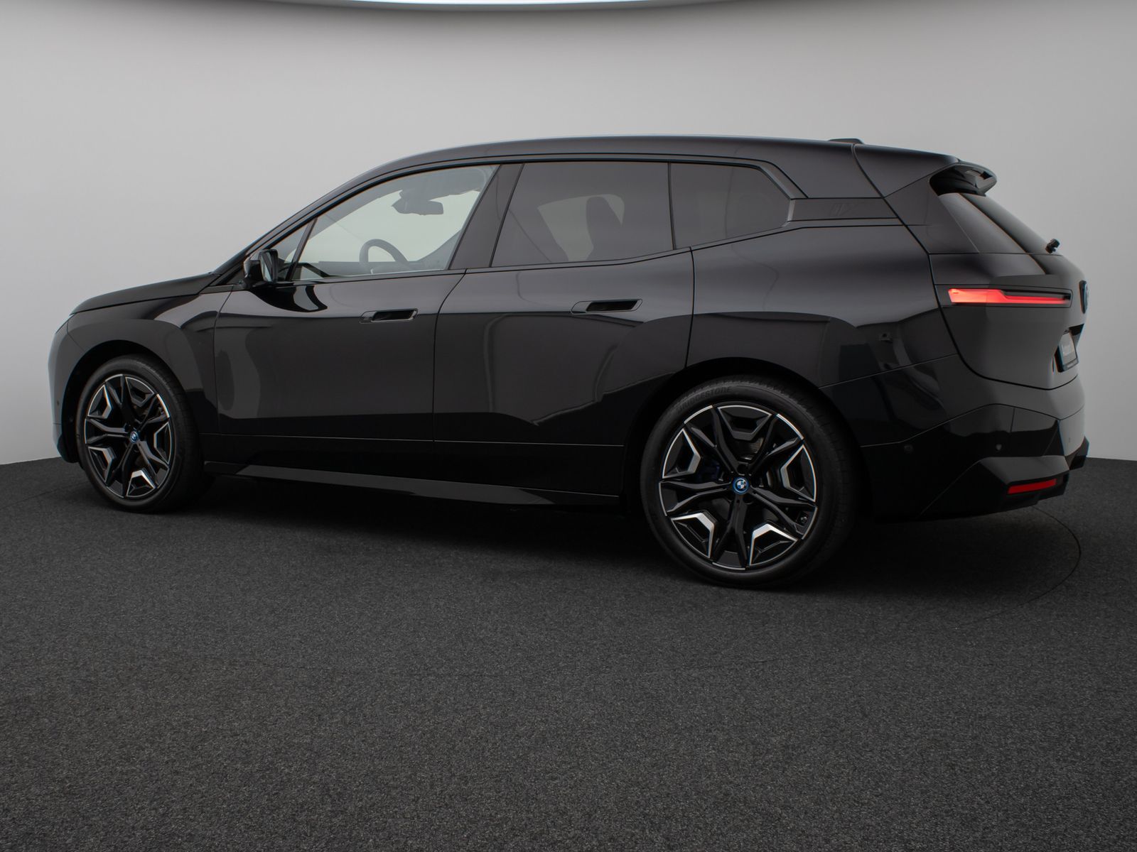 Fahrzeugabbildung BMW iX xD40 Laser 360°DAB H/K SoftCl ACC AHK Sport