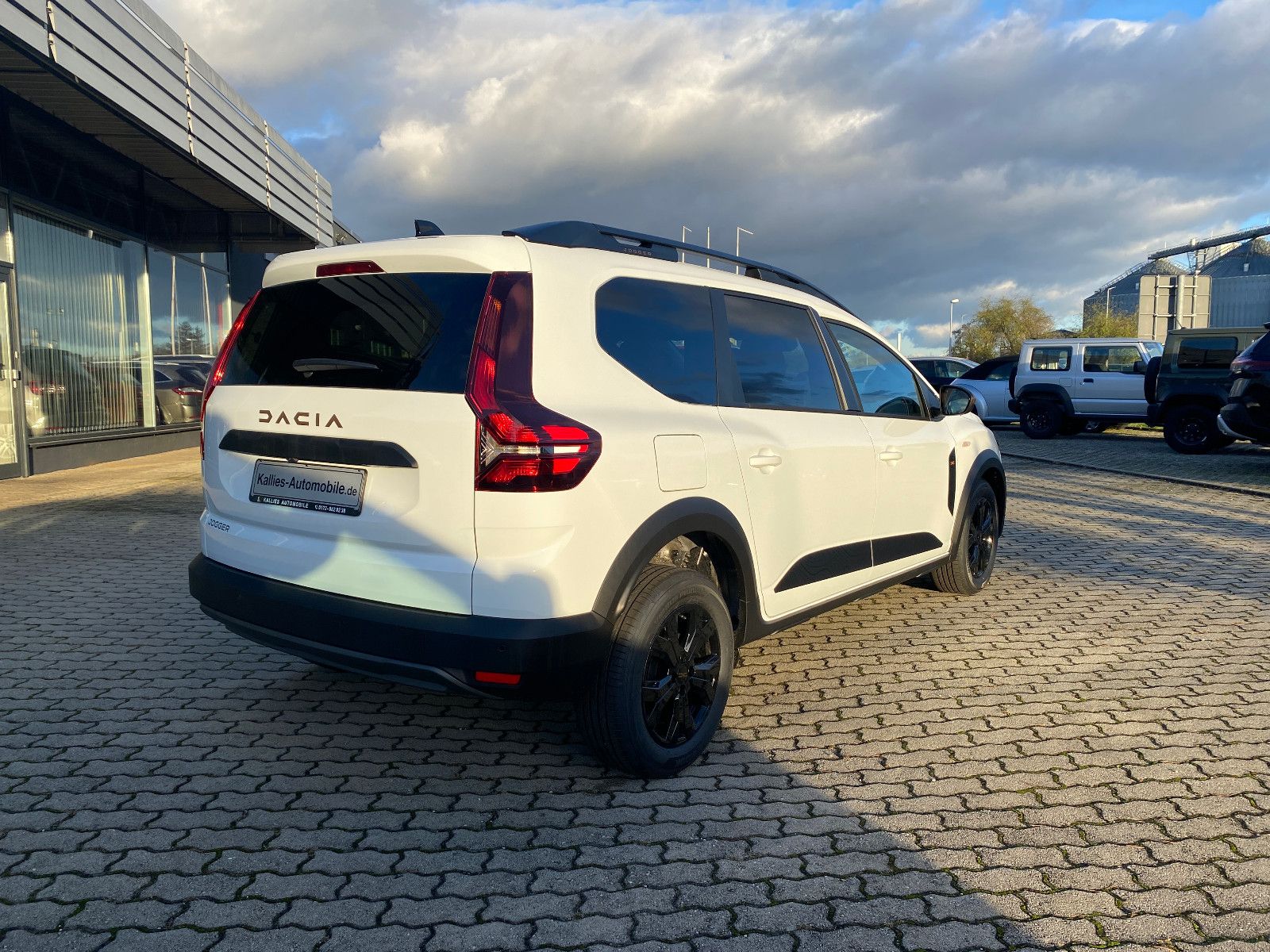 Fahrzeugabbildung Dacia Jogger Extreme 1.0 Kombi 110 PS+NAVI+KAMERA+TEMP