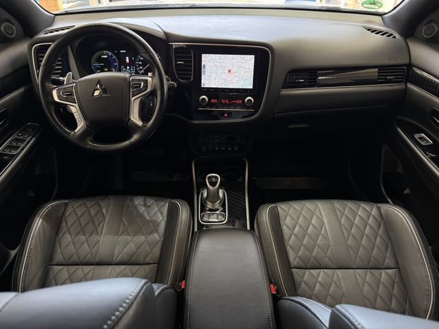 Mitsubishi Outlander PHEV PLUS Spirit-Paket 2.4 MIVEC 4WD