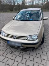 Volkswagen Golf IV Farbe gold metallic - Volkswagen Golf mit Benzin-Antrieb: Metallic