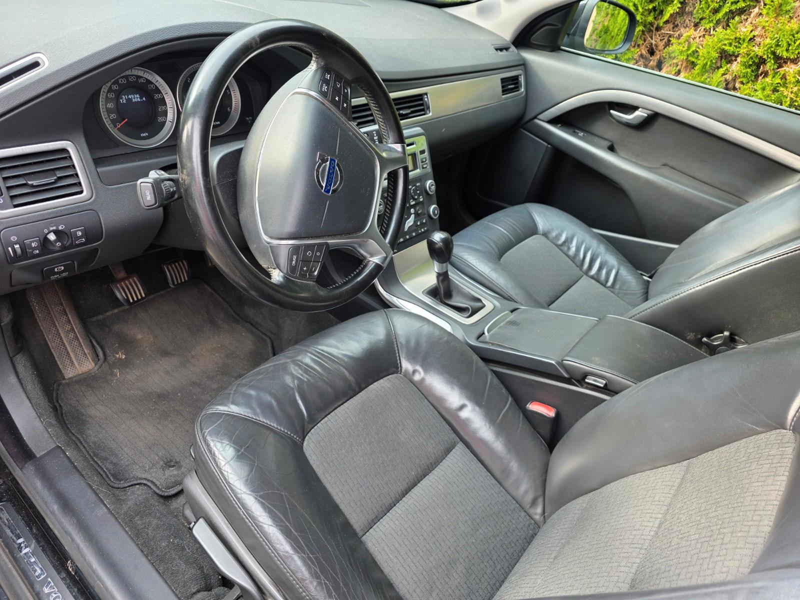 Volvo V70 2011 — photo 6