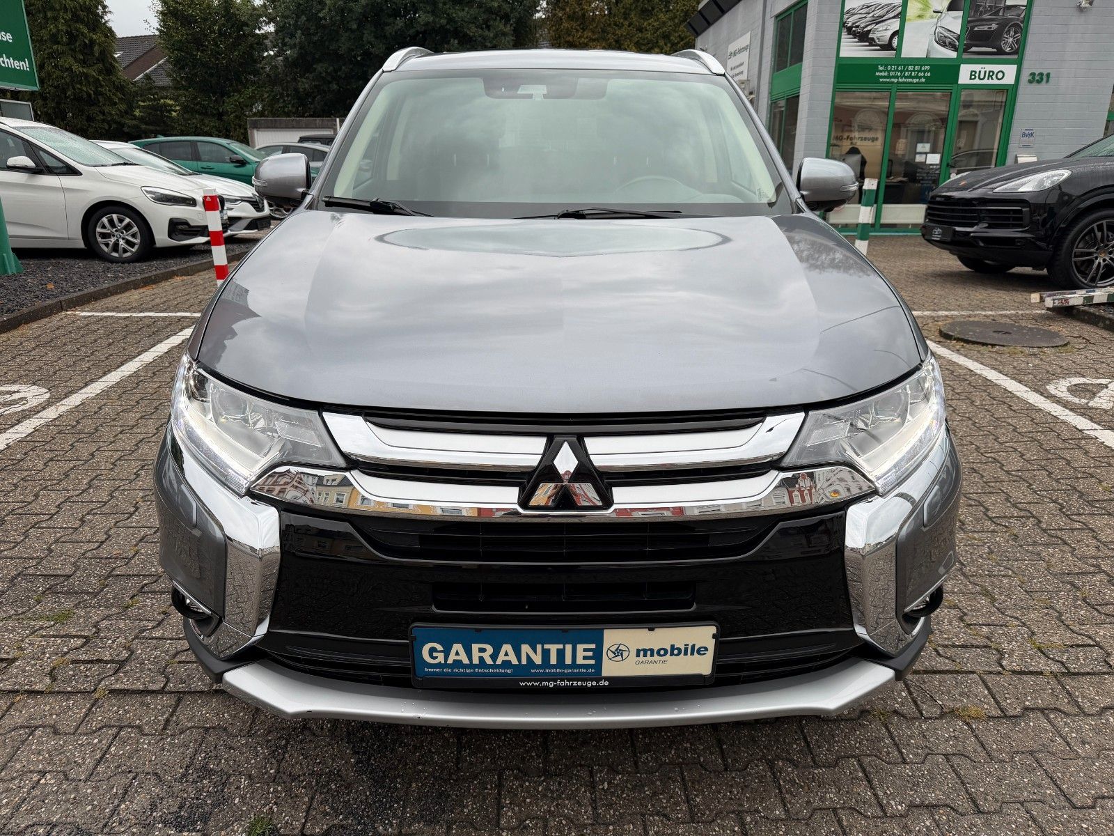 Fahrzeugabbildung Mitsubishi Outlander Top 4WD 7-SITZER AHK LEDER NAVI KAMERA