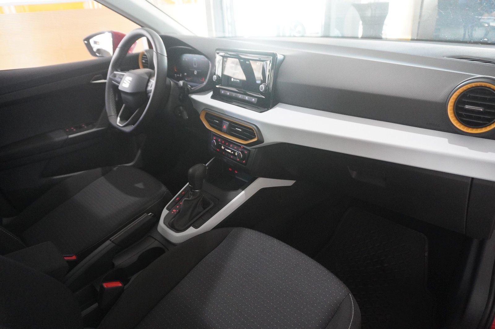 Fahrzeugabbildung SEAT Arona 1.0 TSI STYLE DSG NAVI/VIRTU./SHZ/PDC/DAB+